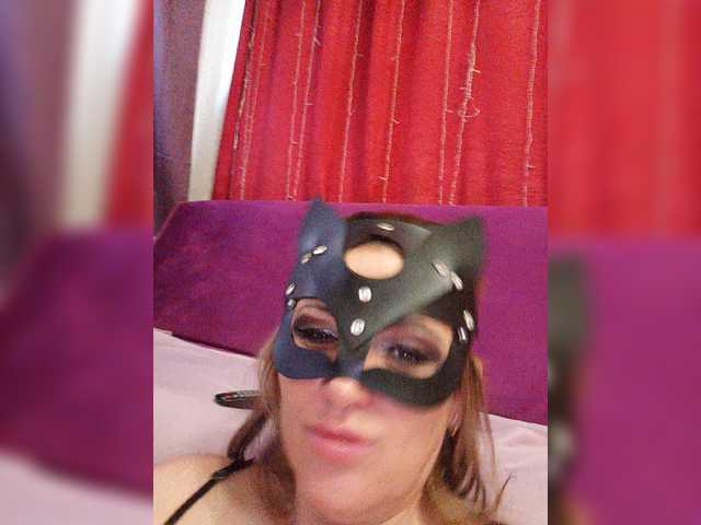 Snímky obrazovky vysielania Miss_Kiss_Kiss