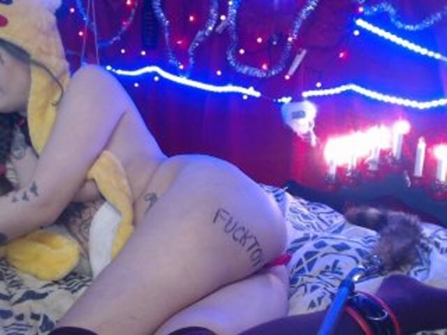 Snímky obrazovky vysielania MissHornyGirl