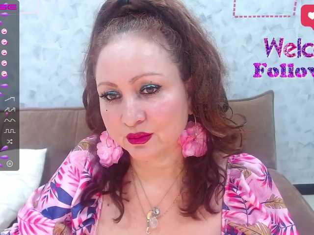 Fotografie MommyQueen Hi guys. Welcome ...my room. I am mommy queens. mature, I like. fantasy and kamasutra. let's go my goal 500 tk. #mature #deeptroat #blowjob #latina #new