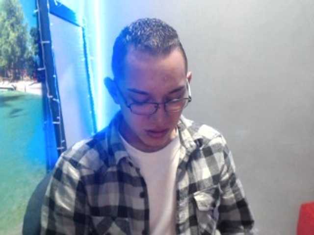 Snímky obrazovky vysielania MommysPervers