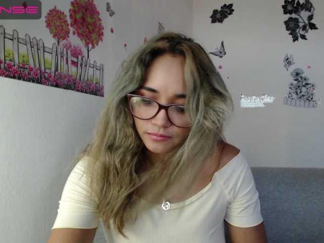 Snímky obrazovky vysielania monica-squirt