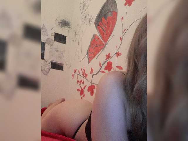 Snímky obrazovky vysielania moongirl