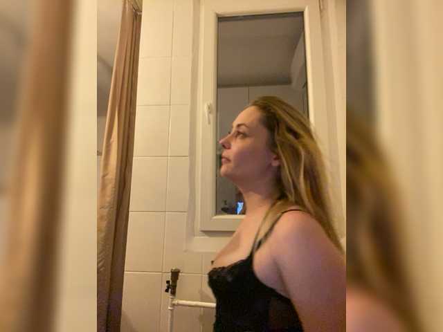 Snímky obrazovky vysielania moongirl