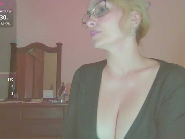 Fotografie myloverlee In silence, the children are at home,With 1 tokens, active vibrator, wet my pussy...HORNY FOR YOU,FAV 55