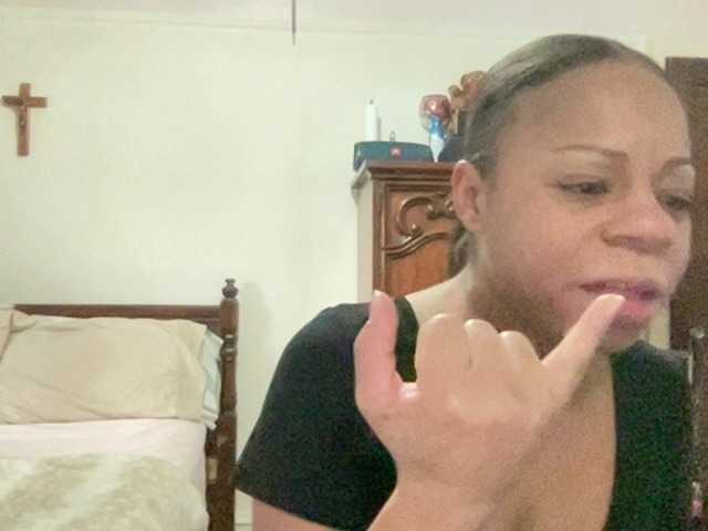 Snímky obrazovky vysielania MyaMichelle