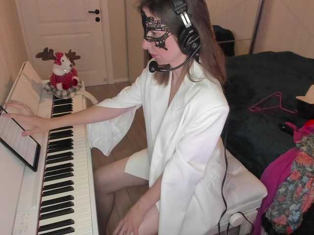 Snímky obrazovky vysielania PianoGirl