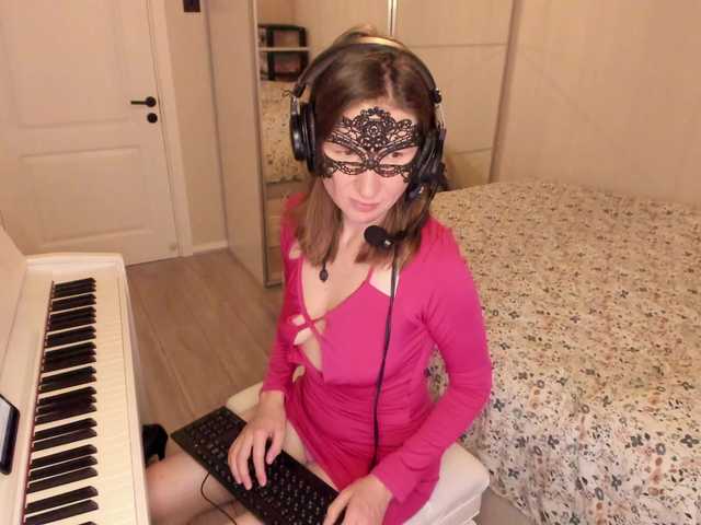 Snímky obrazovky vysielania PianoGirl