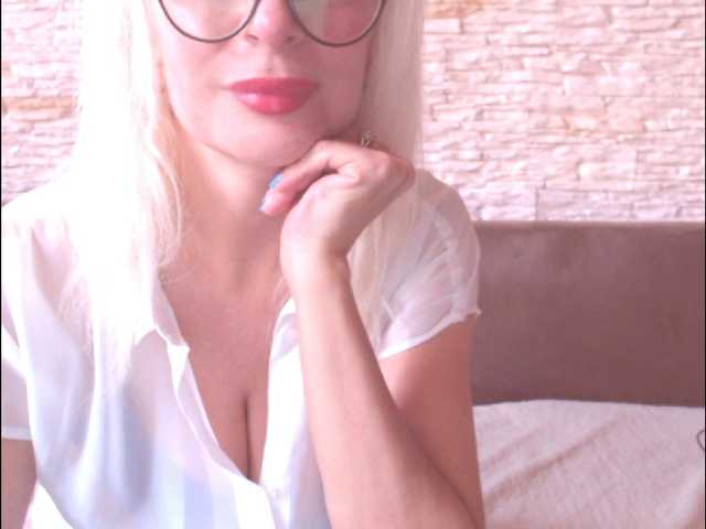 Fotografie Dixie_Sutton Do you want to see more ? Let's have together for priv, Squirt show? see my photos and videos I collect for new glasses. Can you help me with this?you do not have the option priv? throw a big tip