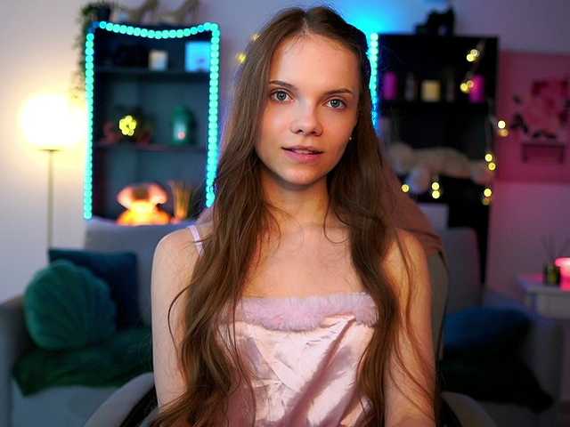 Fotografie NatashaMalko Welcome to my room guys. Feel free to pm me, if you wana talk, im up for it. And if you want some naughty little fun, im happy to make your day even better :) #teen #schoolgirl #smalltits #18 #lovense