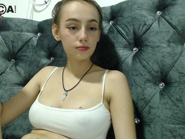 Snímky obrazovky vysielania nathalybird