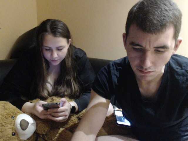 Snímky obrazovky vysielania NaughtyAfina