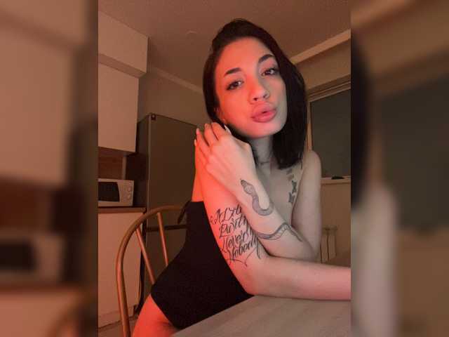 Snímky obrazovky vysielania KiraCave