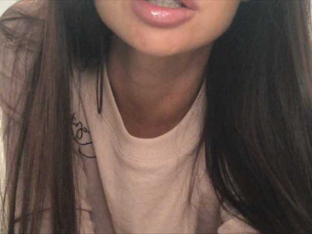 Snímky obrazovky vysielania nicole21x