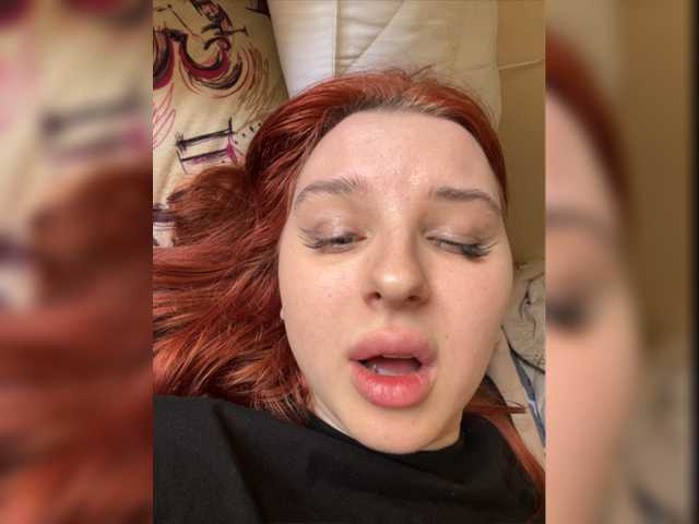 Snímky obrazovky vysielania NicoleDaniell