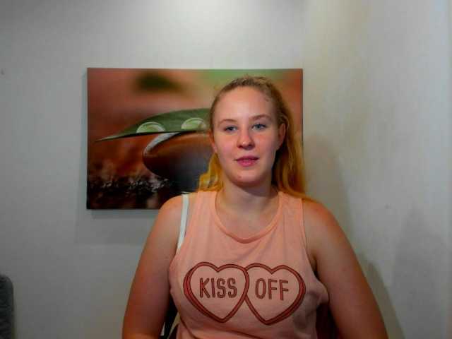 Fotografie nikkipeach18 THE LAST DAY HERE!!! Welcome in my #horny room! Come and #cum with me and enjoy this #hot day together :* #blonde