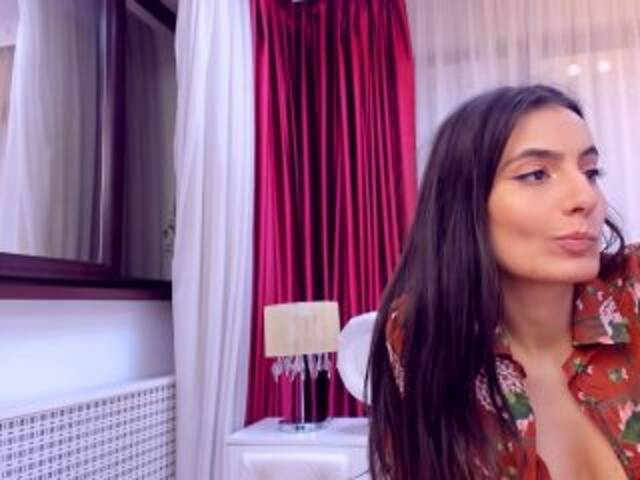 Snímky obrazovky vysielania NinaCrystal