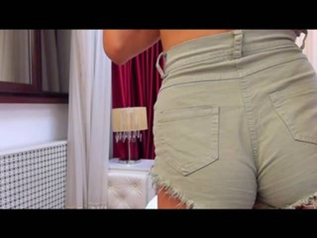 Snímky obrazovky vysielania NinaCrystal