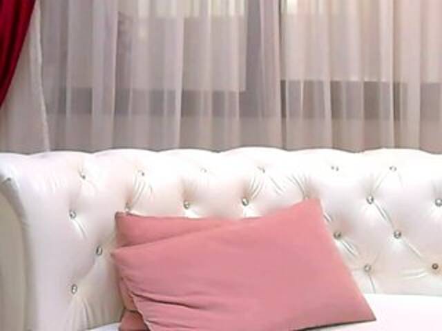 Snímky obrazovky vysielania NinaCrystal