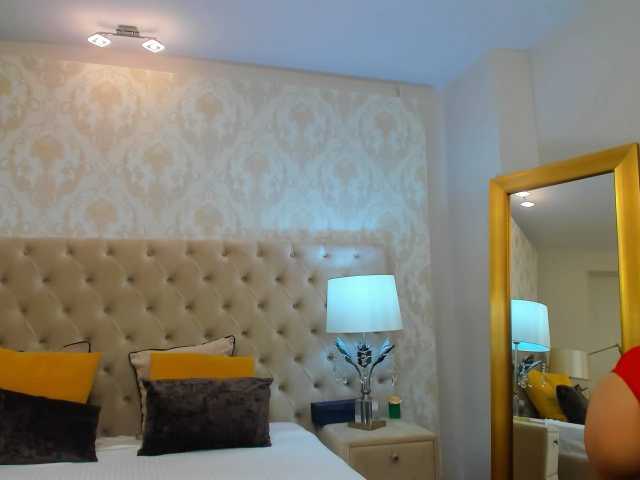 Snímky obrazovky vysielania NinaCrystal