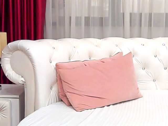 Snímky obrazovky vysielania NinaCrystal