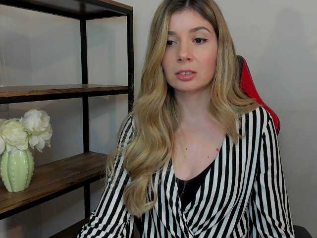 Snímky obrazovky vysielania NinaDiva