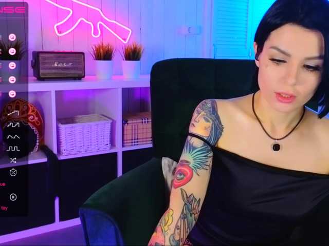 Snímky obrazovky vysielania Katherine_Moor