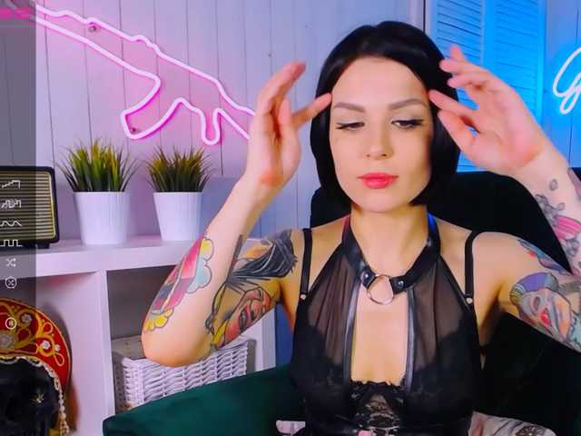 Snímky obrazovky vysielania Katherine_Moor
