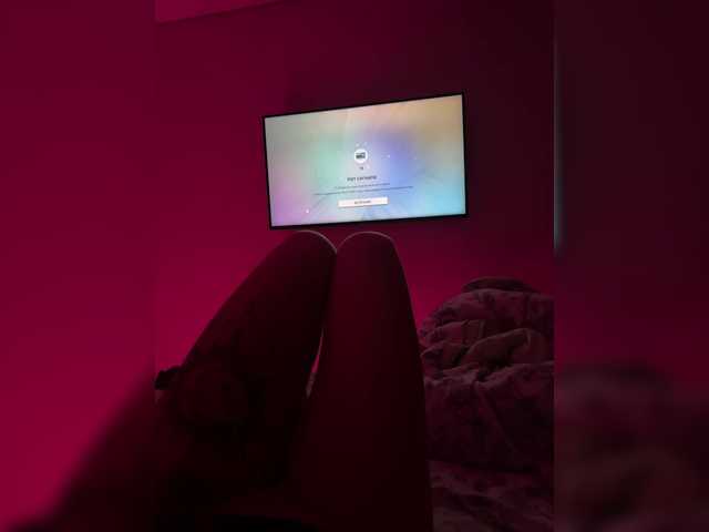 Snímky obrazovky vysielania TheonlyoneBoyX