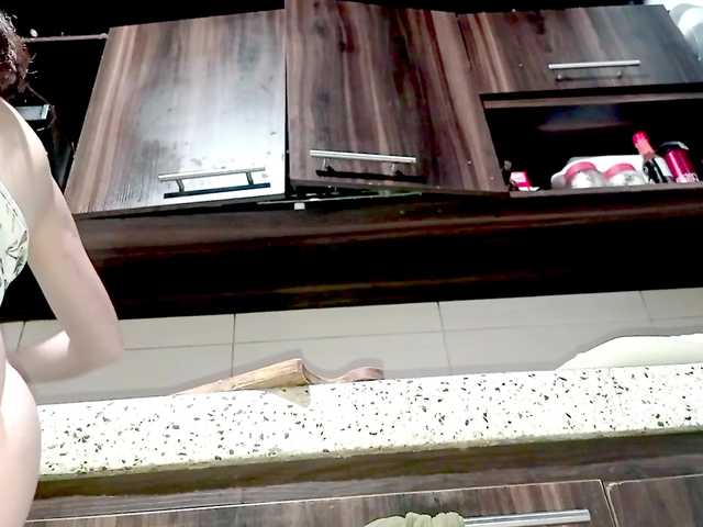 Snímky obrazovky vysielania PetiteIvoryqueens