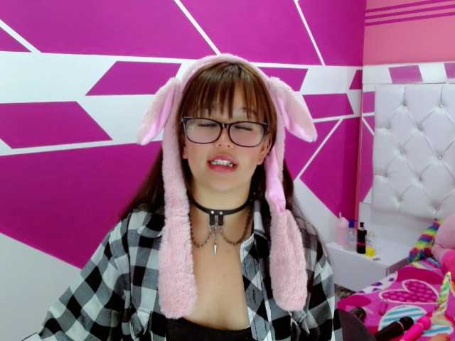 Snímky obrazovky vysielania pinkqueenn