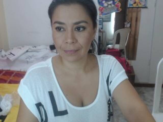 Snímky obrazovky vysielania playfullbodyx