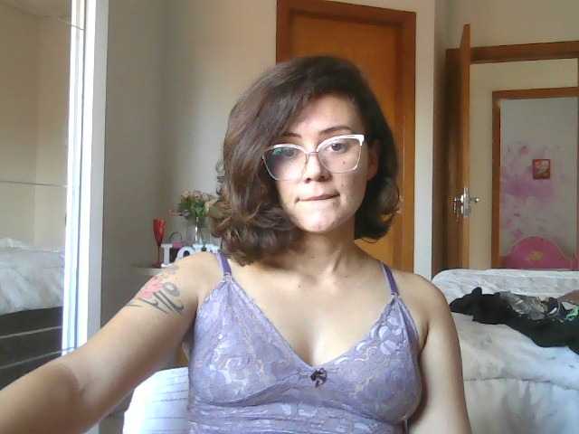 Snímky obrazovky vysielania prettywomanBR