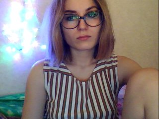 Snímky obrazovky vysielania ASMRGIRL
