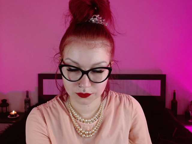 Fotografie Goddess_Amanita You Glamournatrix Findomme will humiliate you gently