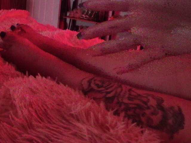 Snímky obrazovky vysielania QueenMorgan