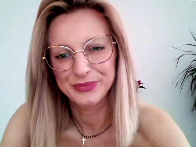 Fotografie RachellaFox Sexy blondie - glasses - dildo shows - great natural body,) For 500 i show you my naked body @remain