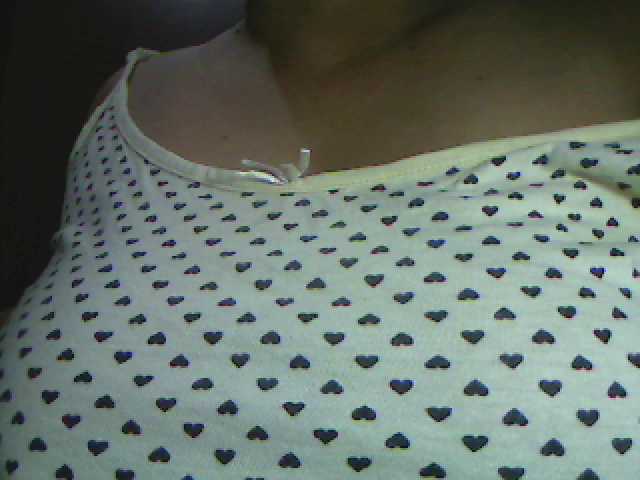 Snímky obrazovky vysielania RealCumBaby