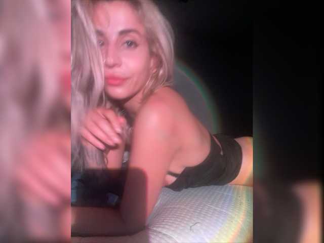 Snímky obrazovky vysielania Redfoxygirl