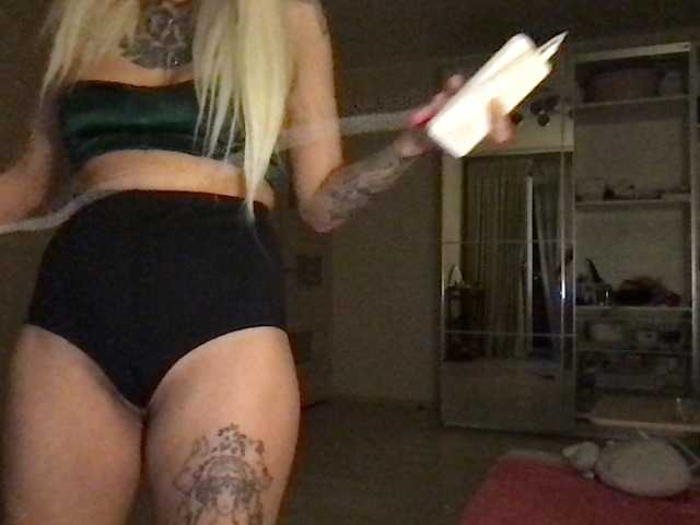 Snímky obrazovky vysielania Redfoxygirl