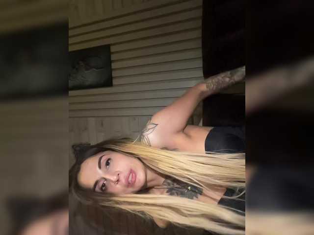 Snímky obrazovky vysielania Redfoxygirl