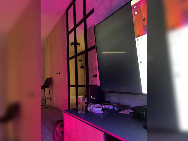 Snímky obrazovky vysielania Redfoxygirl