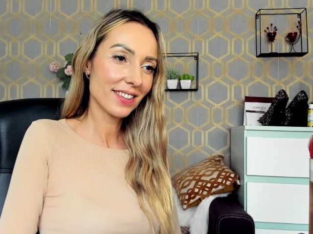 Snímky obrazovky vysielania rikaBlondine