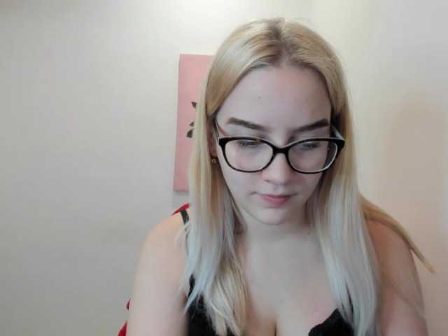 Fotografie rikkisix69 Hi guys :) My name is Rikki, my biggest strengths are my #bigtits, and #ass. Im still #teen, and #new here, and very #shy too. ;)