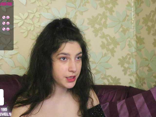 Fotografie RileyMisaki AnyTIPS is on HIGH !! 11 / 45 / 95 / 195 for ULTRAHigh. Slide toy in pussy once 11tk. #chubby #bbw #squirt #teen #18