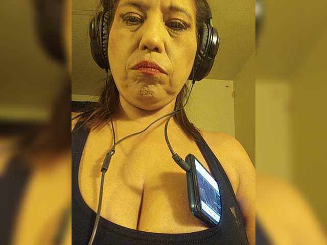 Snímky obrazovky vysielania RockingRoxy