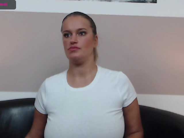 Snímky obrazovky vysielania Roselyn25