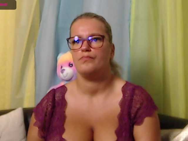 Snímky obrazovky vysielania Roselyn25