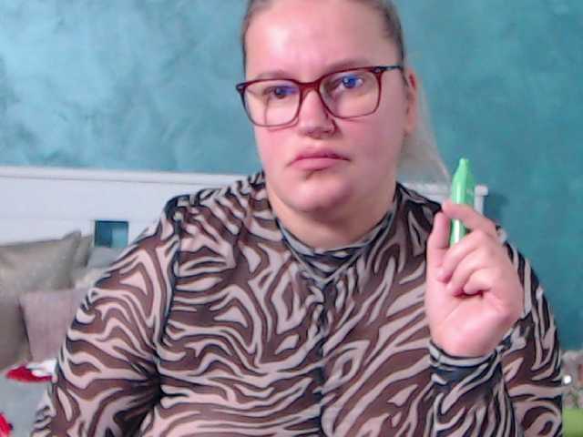 Snímky obrazovky vysielania Roselyn25