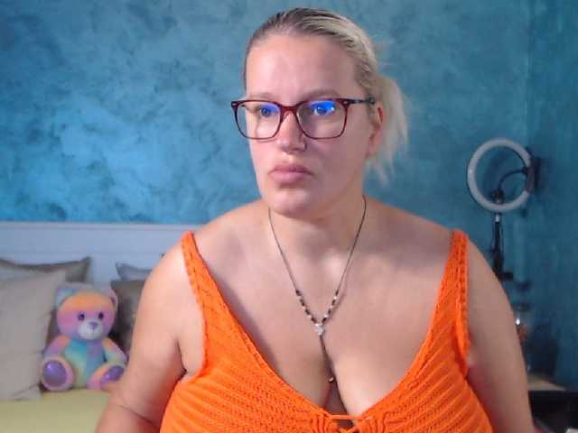Snímky obrazovky vysielania Roselyn25