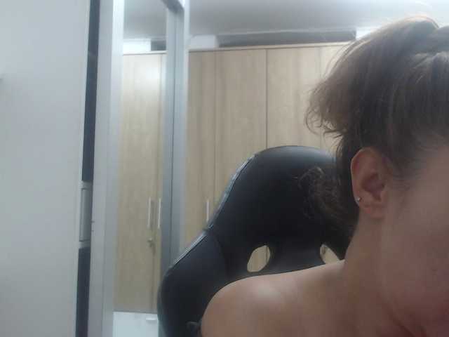 Snímky obrazovky vysielania RoxanaMilf